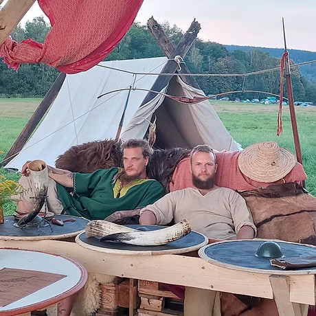 Agim und Kevin im Lager